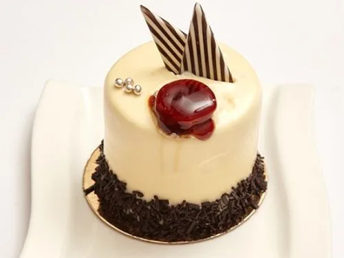 Beyaz Çikolatalı Muzlu Pasta (Adet)