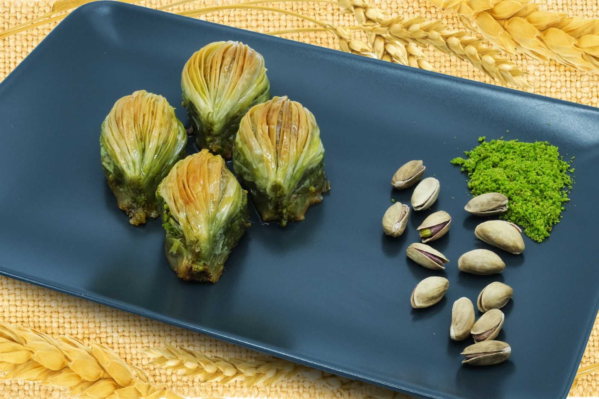 Fıstıklı Midye Baklava